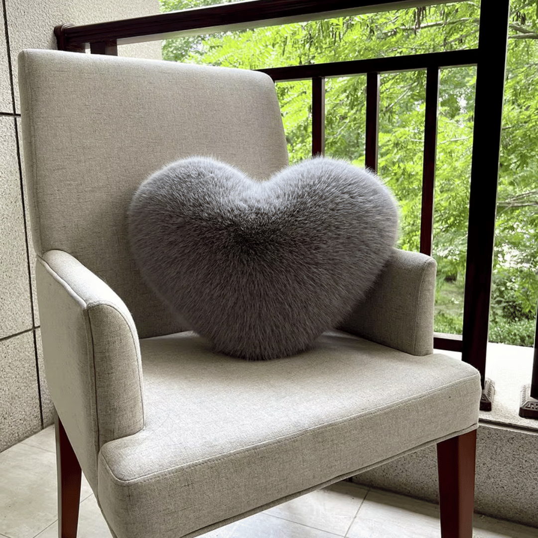HEARTLUX – Weiches Herzkissen aus Kunstfell für moderne Wohndekoration 9