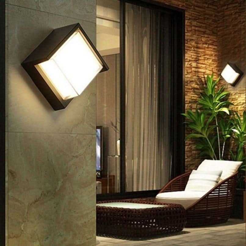 SOLVION – Modern LED Outdoor Wall Light for Clear Visibility and Stylish Accents