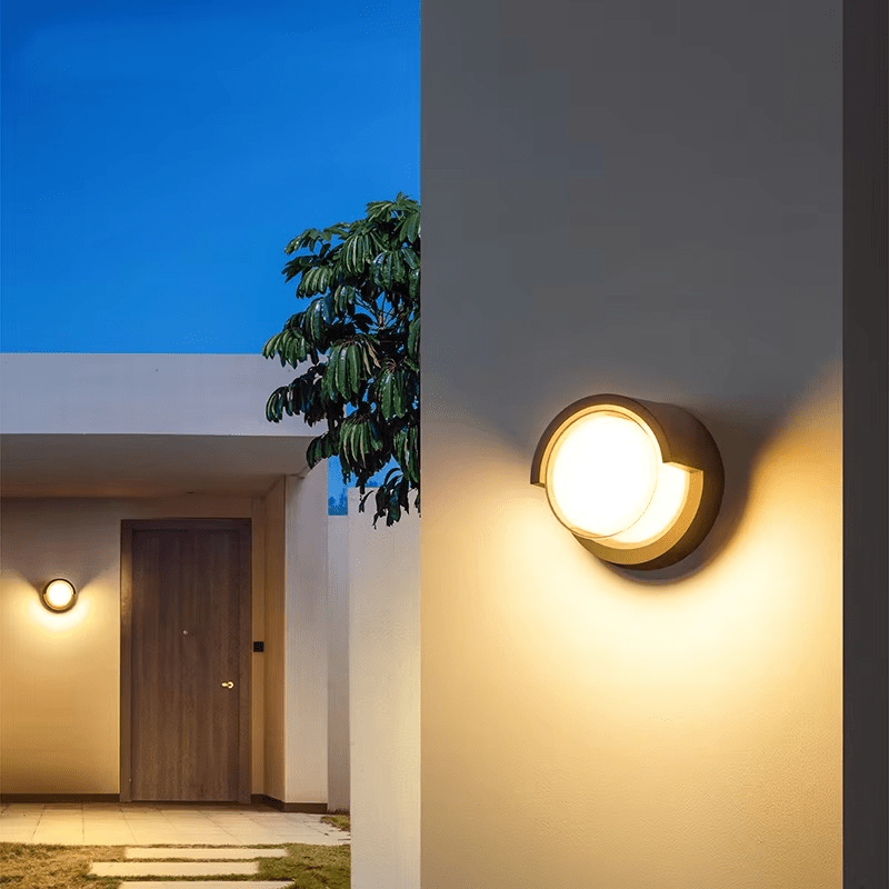 SOLVION – Modern LED Outdoor Wall Light for Clear Visibility and Stylish Accents