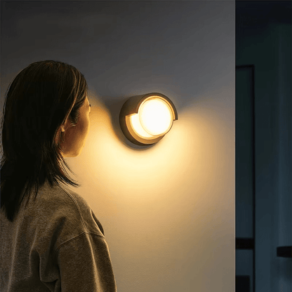 SOLVION – Modern LED Outdoor Wall Light for Clear Visibility and Stylish Accents