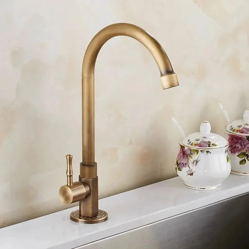 Elegante Schwan Hals Küchenarmaturen aus antikem Messing-1